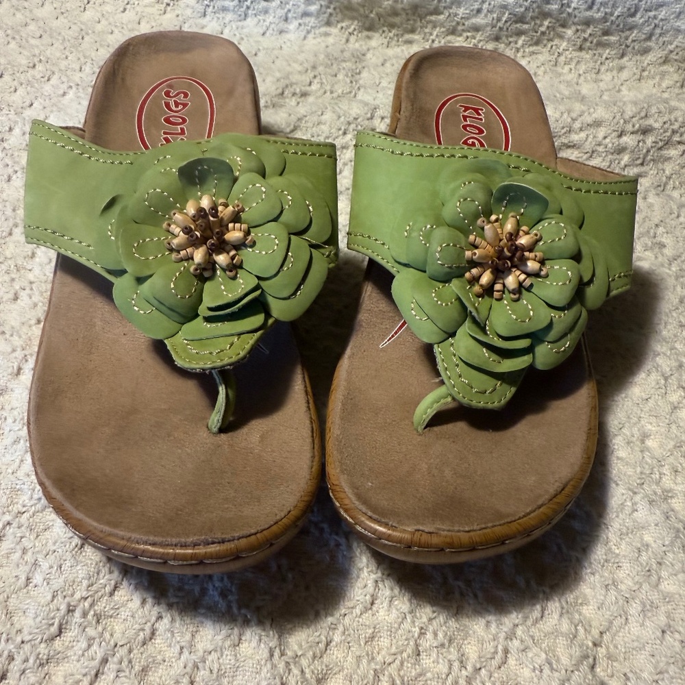 Klogs Sandals Size 10. Green